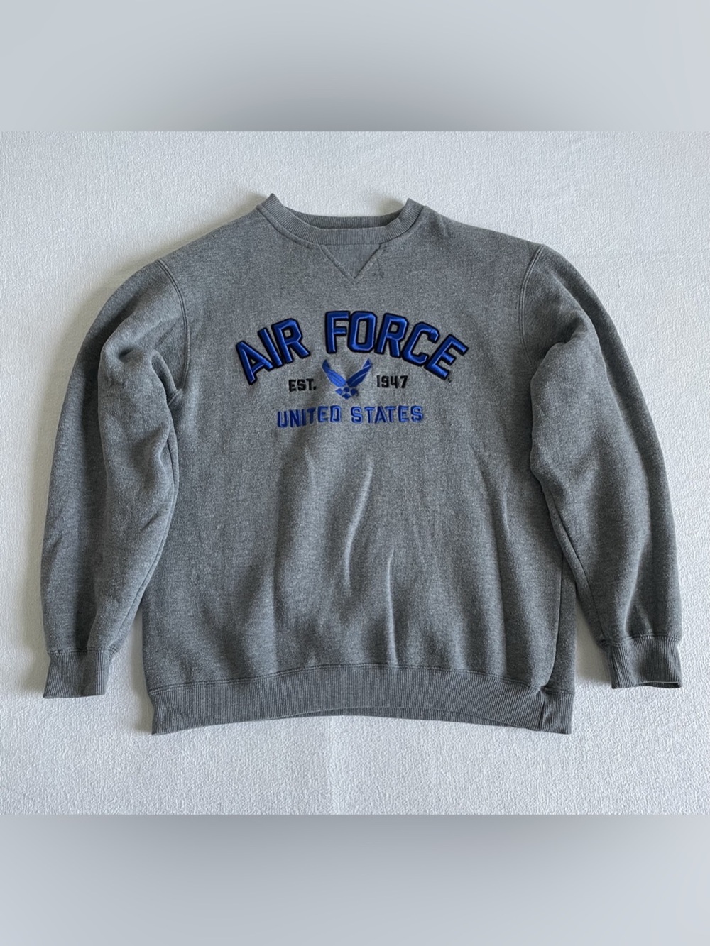 Vintage USAF US Air Force Sweatshirt Size Medium Gray Crewneck Embroidered Logo